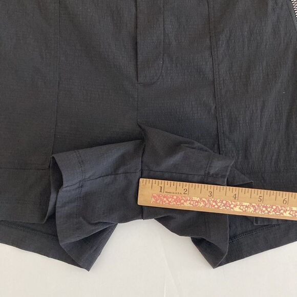 Athleta Trekkie North Midrise Black Short Size 8 - Picture 13 of 14